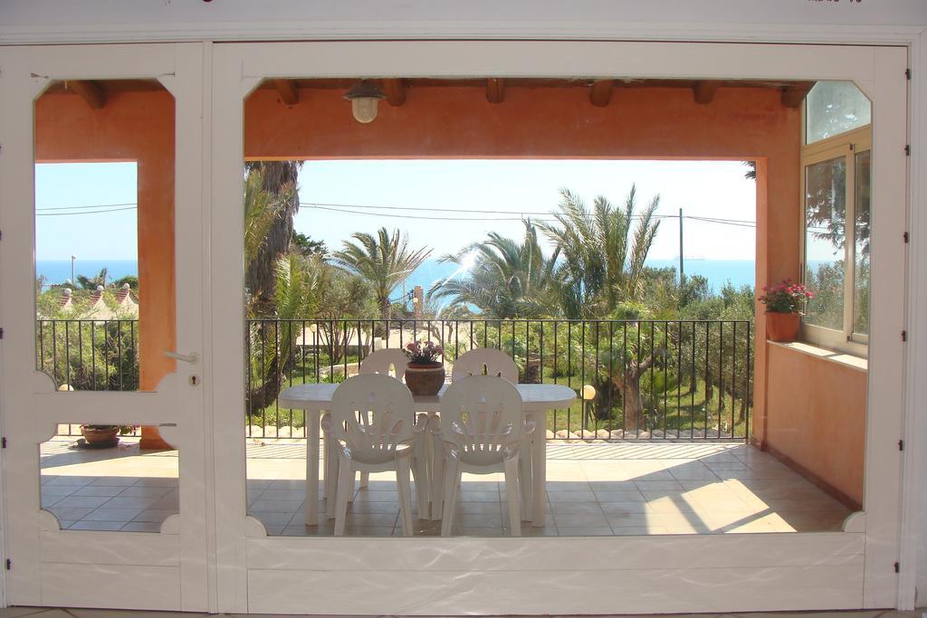 La Villa Rosa Al Mare Pozzallo Szoba fotó