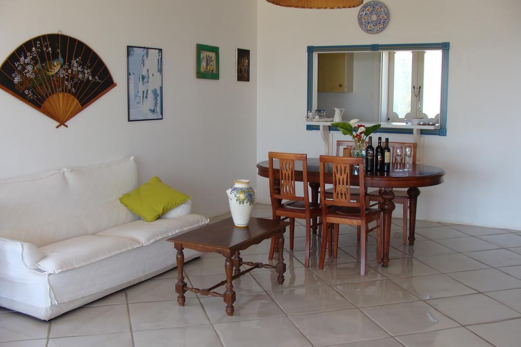 La Villa Rosa Al Mare Pozzallo Szoba fotó