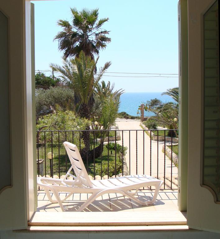 La Villa Rosa Al Mare Pozzallo Szoba fotó