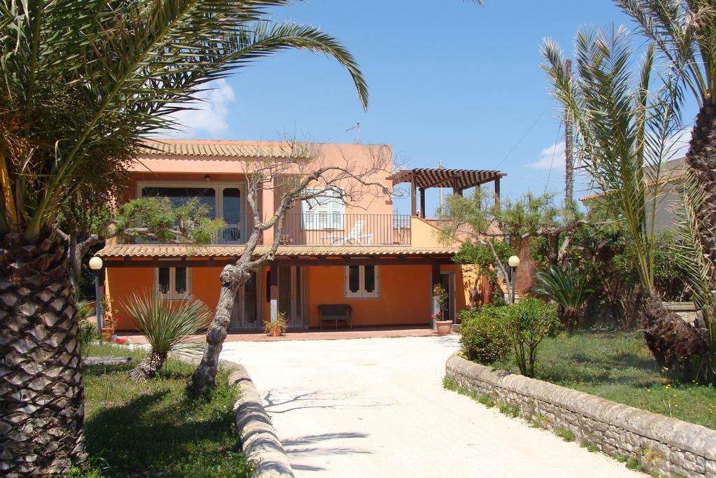 La Villa Rosa Al Mare Pozzallo Szoba fotó