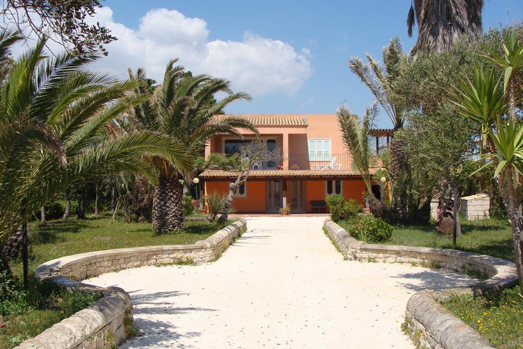La Villa Rosa Al Mare Pozzallo Szoba fotó